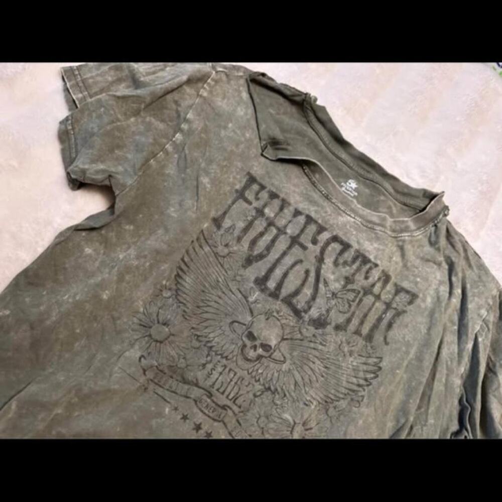 Distressed ripped collar five star